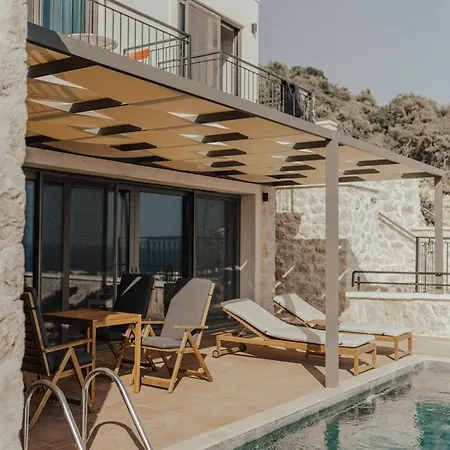 Pietroza Villa *
